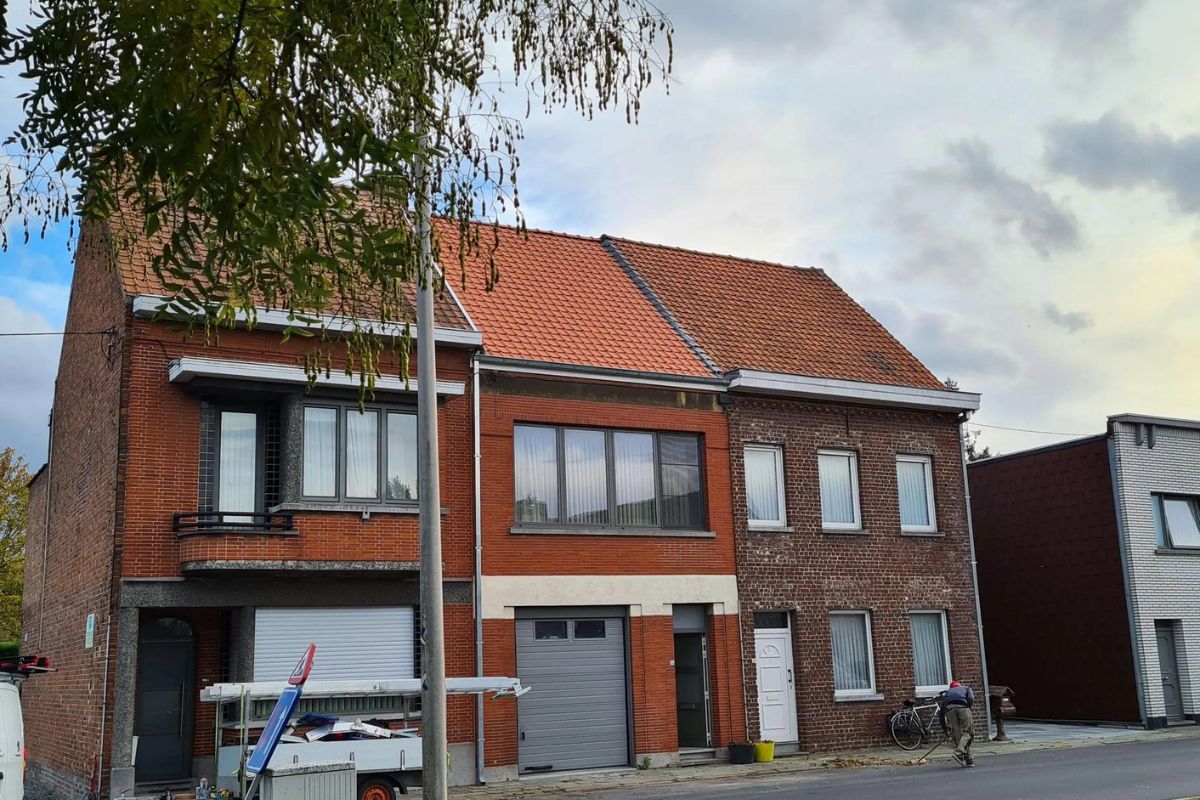 Hellend dak renoveren in Wevelgem featured image